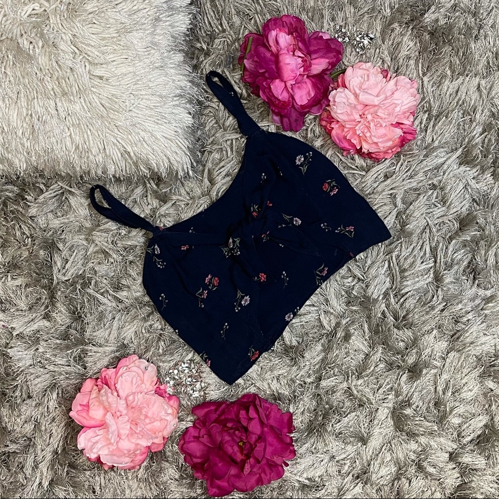 Hollister Cropped Tie Front Floral Top size M